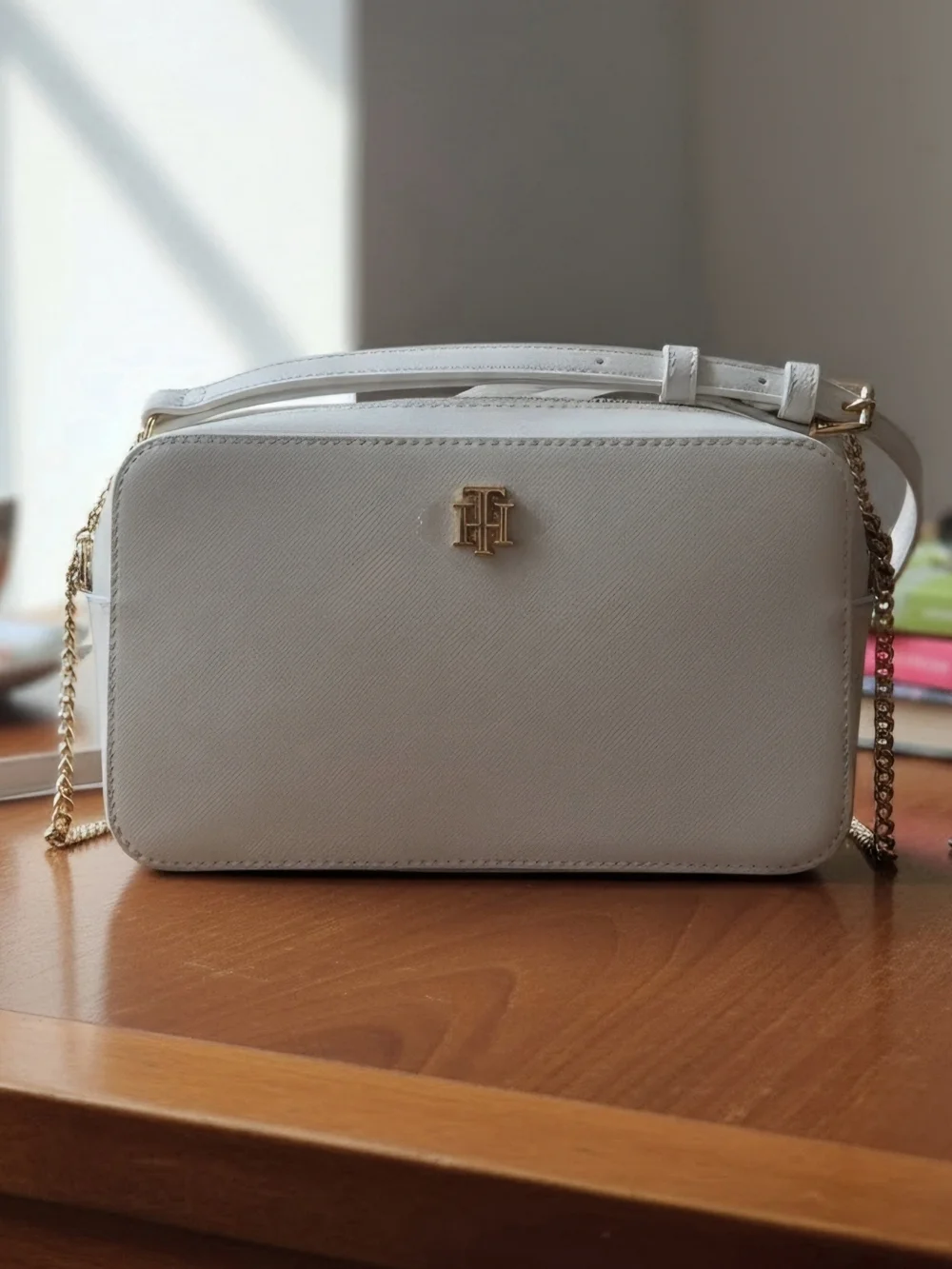 Tommy Hilfiger White Leather Crossbody Camera Bag with Gold Hardware